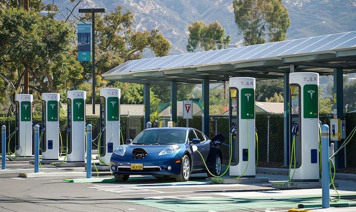 EV Charging Infrastructure Guide: Smart Solutions for Fast, Reliable & Scalable Networks